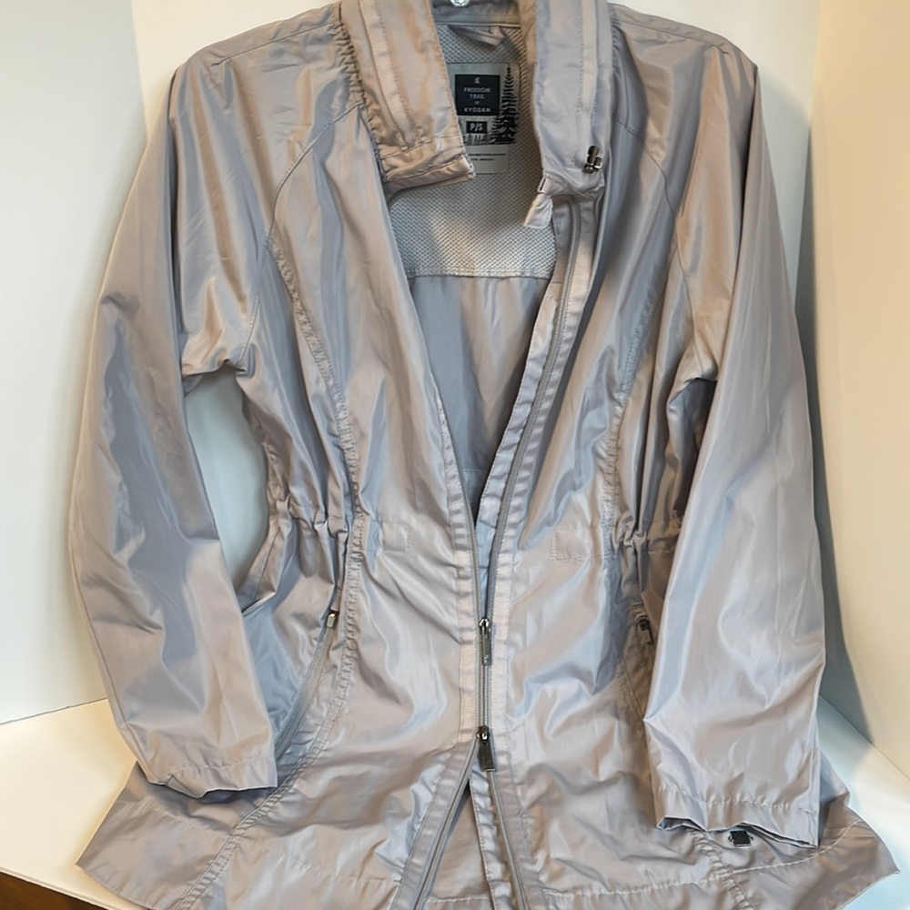 Freedom Trail by Kyodan light weight adjustable waist two way zip rain jacket SP